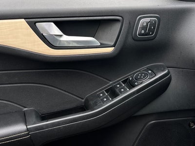 2022 Ford Escape Hybrid Titanium Elite Package