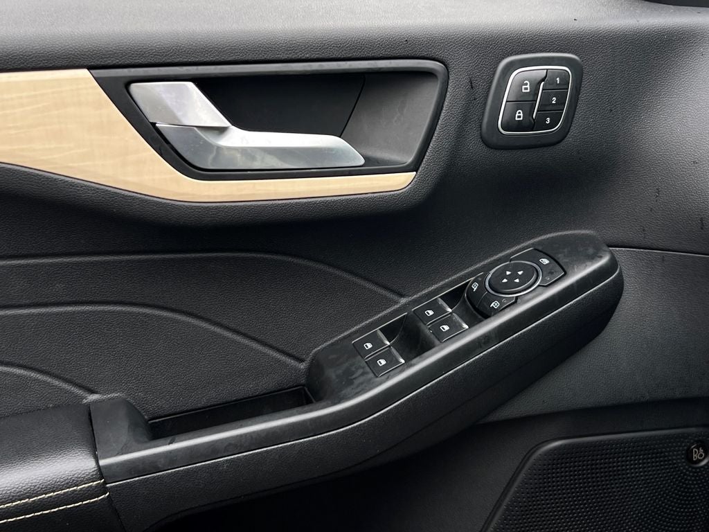 2022 Ford Escape Hybrid Titanium Elite Package