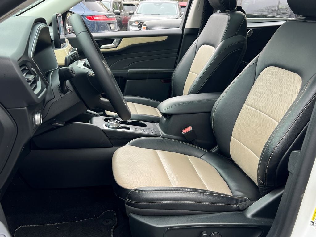 2022 Ford Escape Hybrid Titanium Elite Package