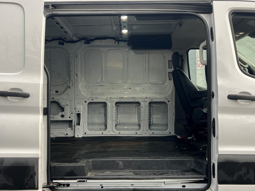 2022 Ford Transit-250 Base