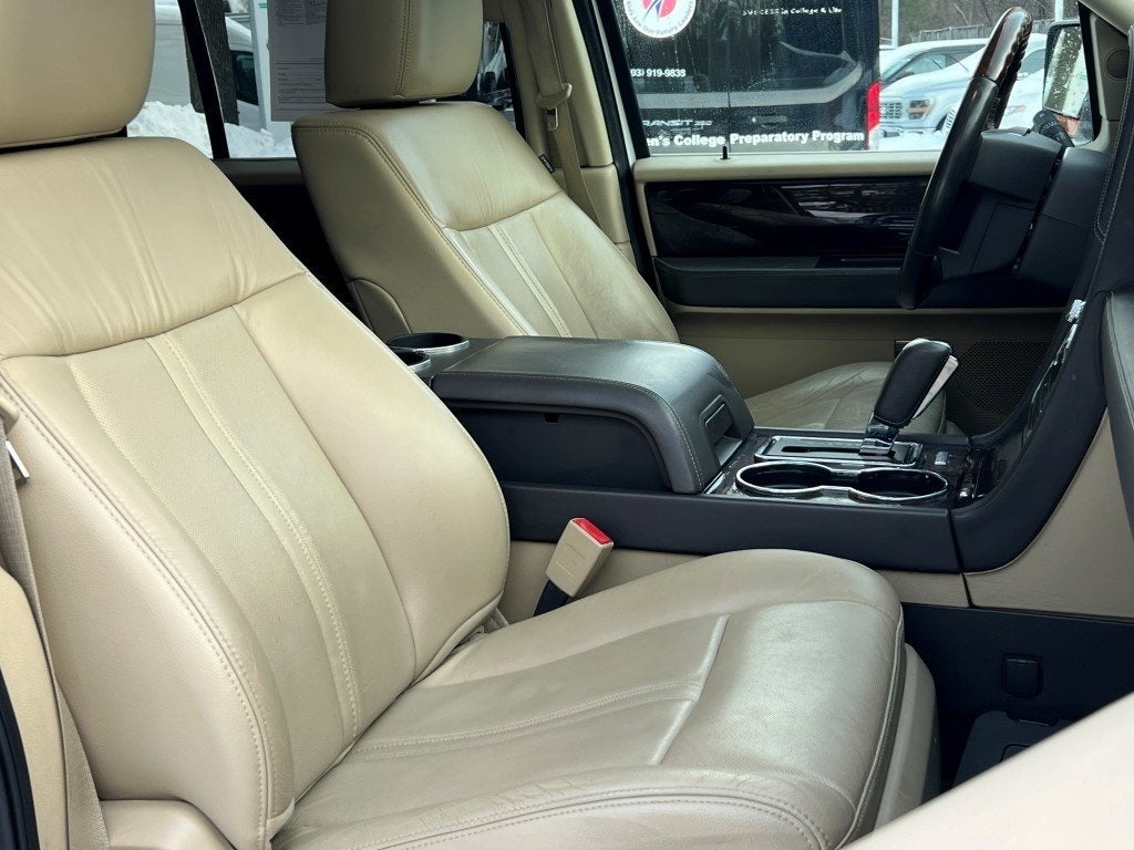 2015 Lincoln Navigator Base