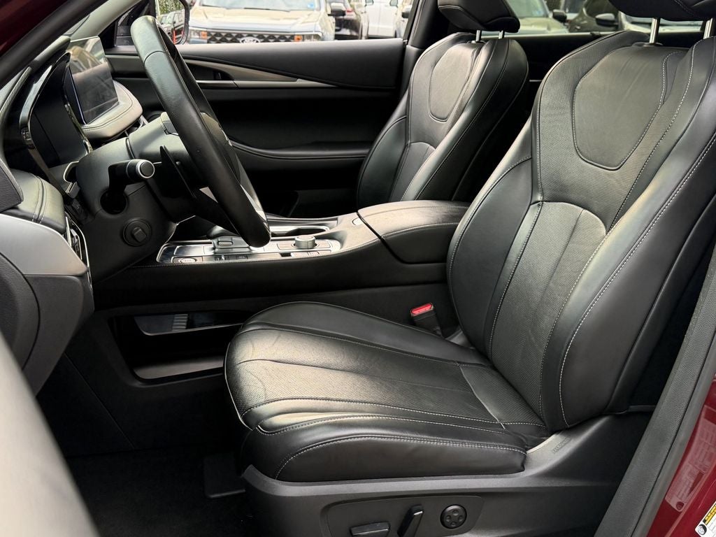 2022 INFINITI QX60 LUXE