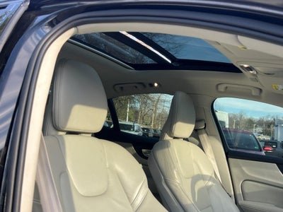 2022 Volvo S60 B5 Momentum