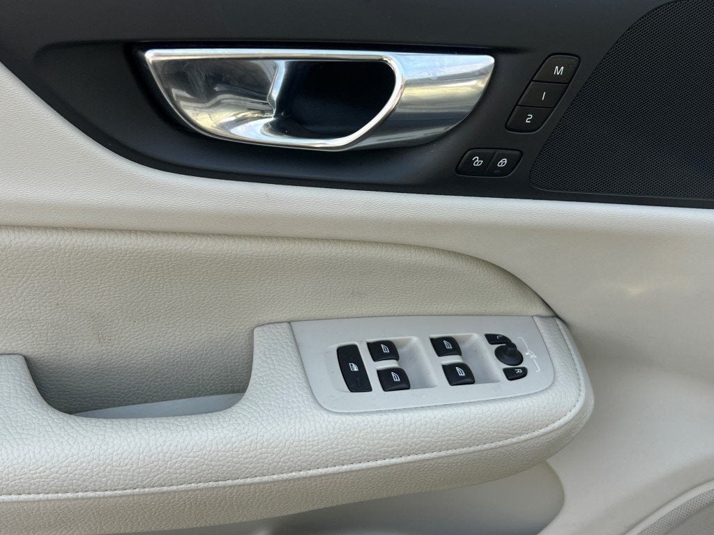 2022 Volvo S60 B5 Momentum