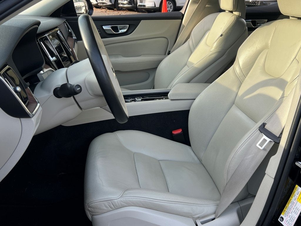 2022 Volvo S60 B5 Momentum