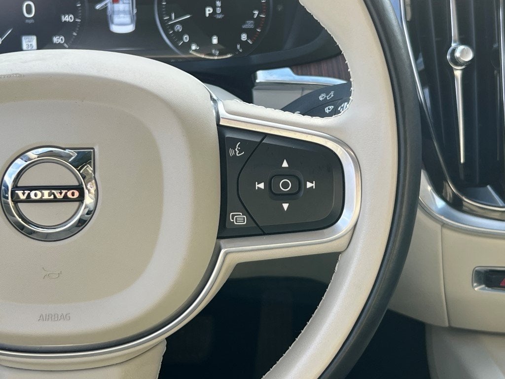 2022 Volvo S60 B5 Momentum