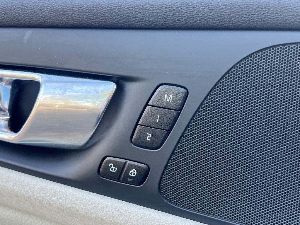 2022 Volvo S60 B5 Momentum