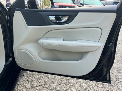 2022 Volvo S60 B5 Momentum