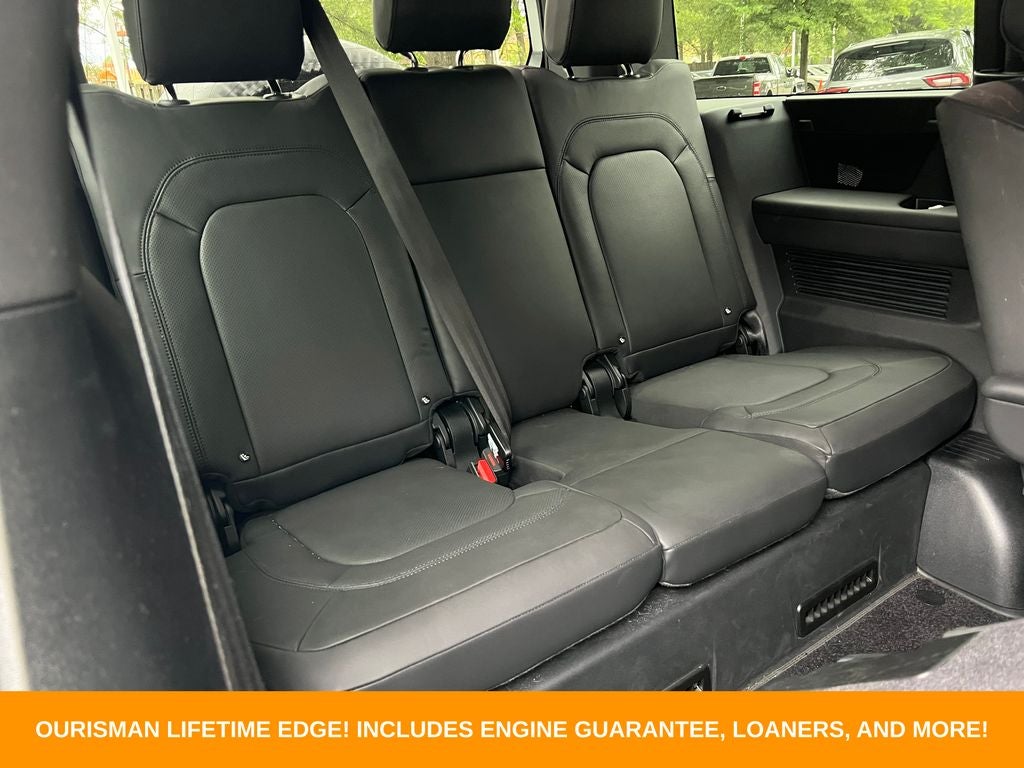 2025 Land Rover Defender 130 X-Dynamic SE