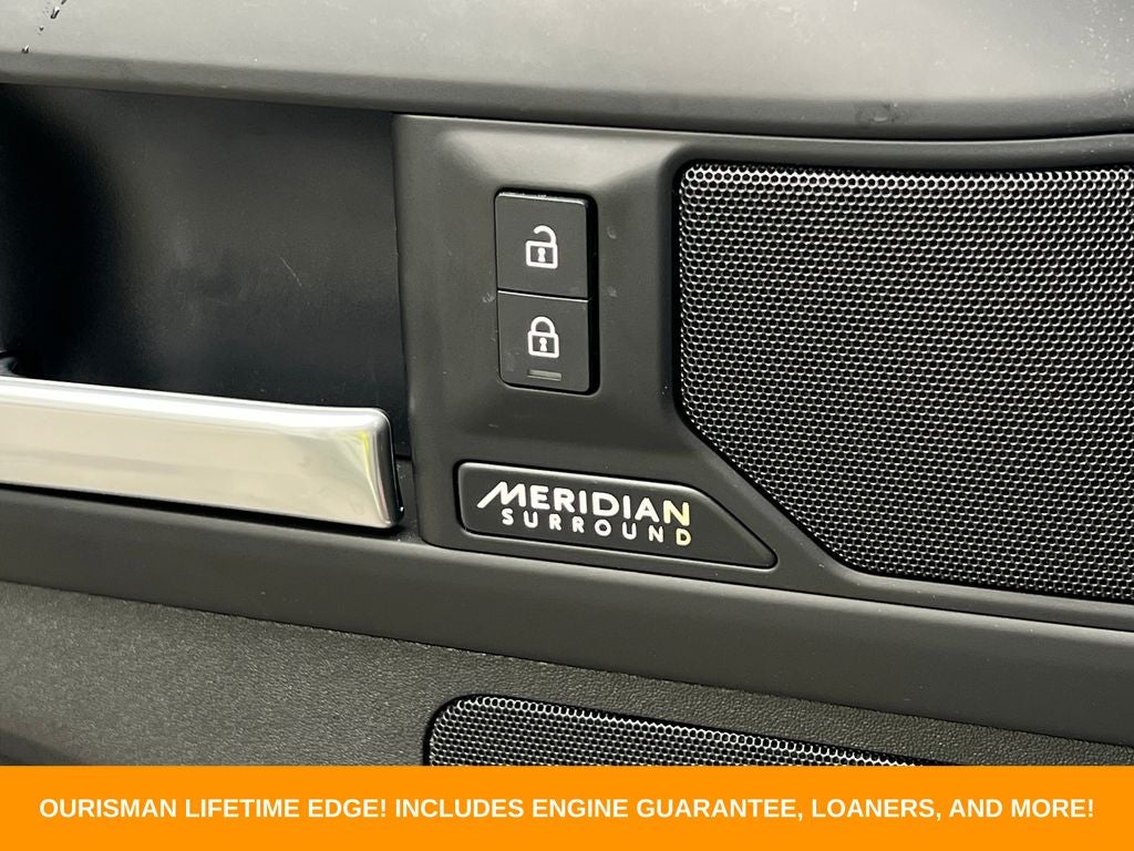2025 Land Rover Defender 130 X-Dynamic SE