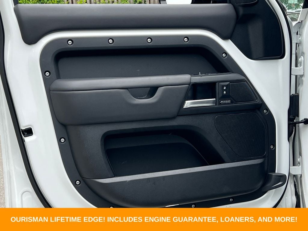 2025 Land Rover Defender 130 X-Dynamic SE