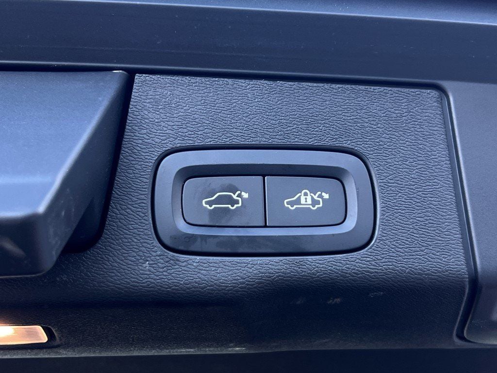 2022 Volvo XC60 B6 Inscription