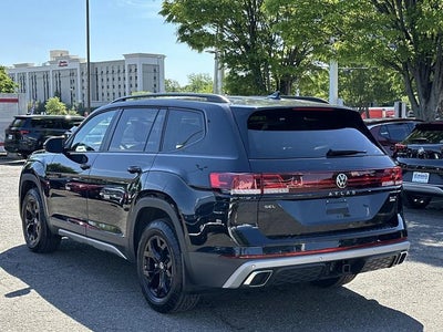 2024 Volkswagen Atlas 2.0T Peak Edition SEL
