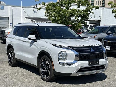 2024 Mitsubishi Outlander Base