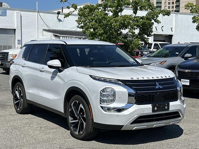 2024 Mitsubishi Outlander Base