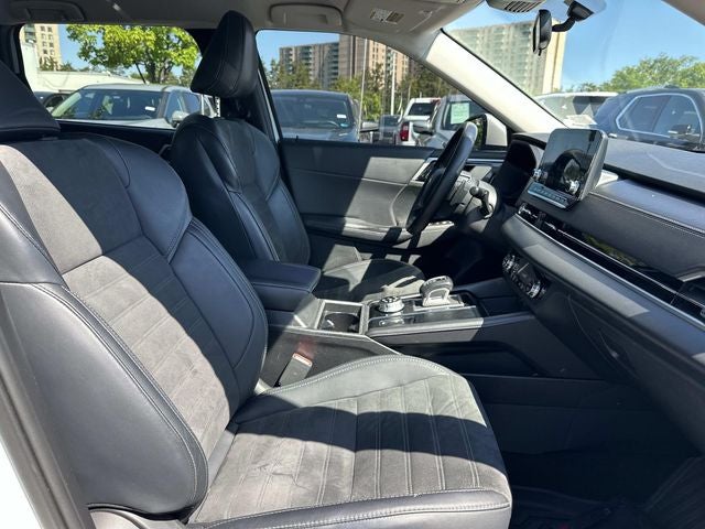 2024 Mitsubishi Outlander Base