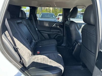 2024 Mitsubishi Outlander Base
