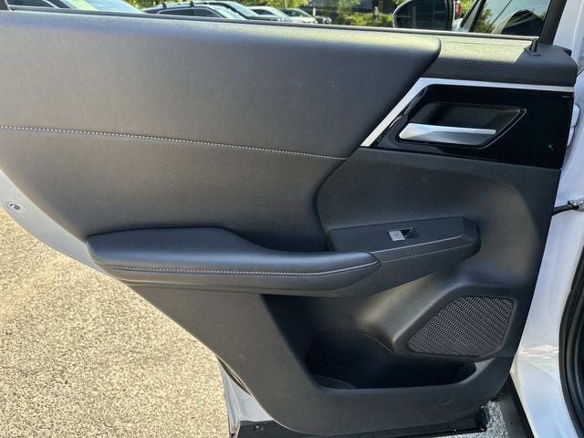 2024 Mitsubishi Outlander Base