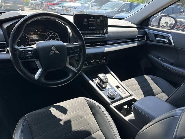 2024 Mitsubishi Outlander Base