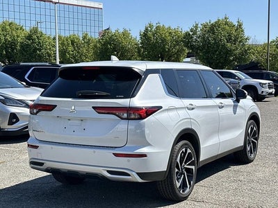 2024 Mitsubishi Outlander Base