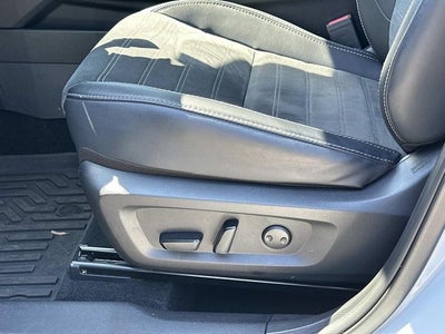 2024 Mitsubishi Outlander Base