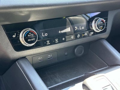2024 Mitsubishi Outlander Base