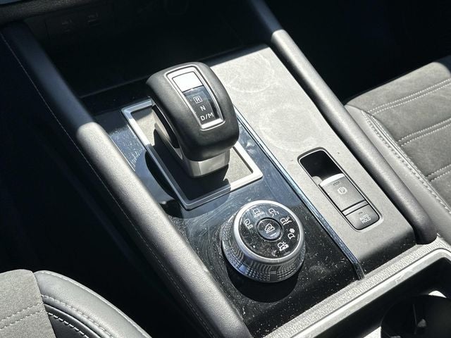 2024 Mitsubishi Outlander Base