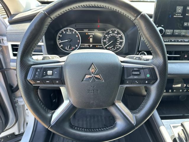 2024 Mitsubishi Outlander Base