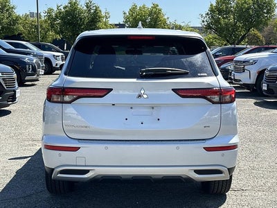 2024 Mitsubishi Outlander Base