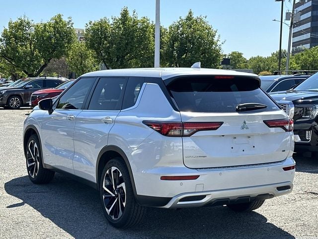 2024 Mitsubishi Outlander Base