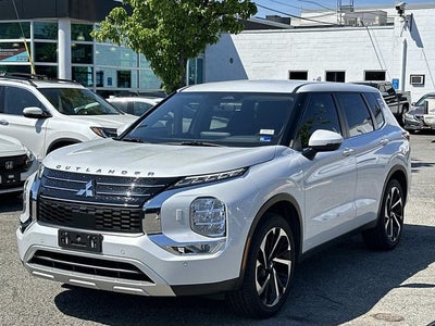 2024 Mitsubishi Outlander Base