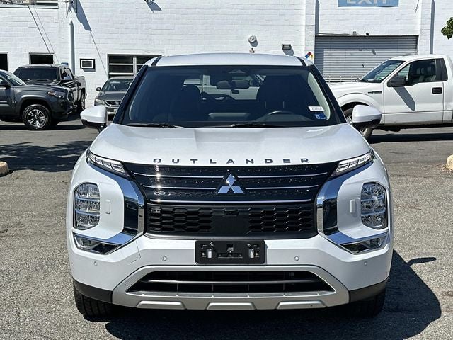 2024 Mitsubishi Outlander Base