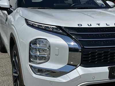 2024 Mitsubishi Outlander Base