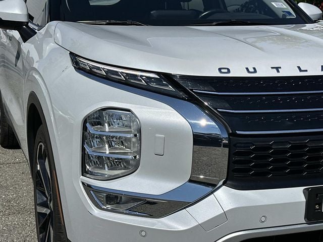 2024 Mitsubishi Outlander Base