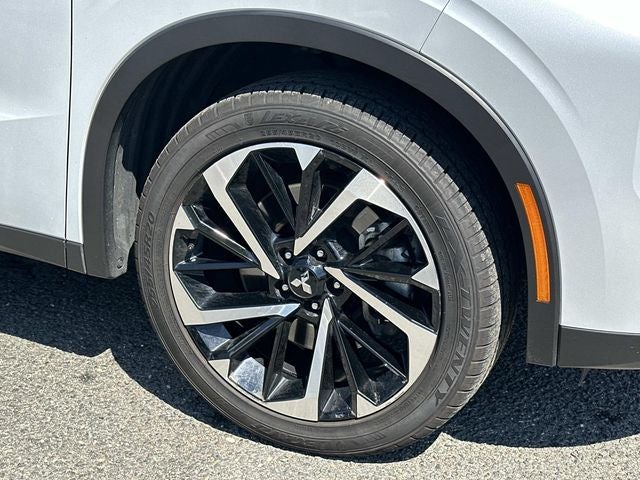 2024 Mitsubishi Outlander Base