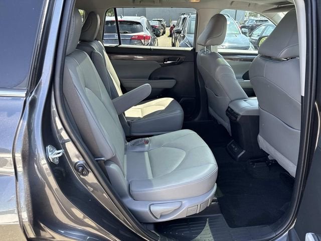 2022 Toyota Highlander Platinum