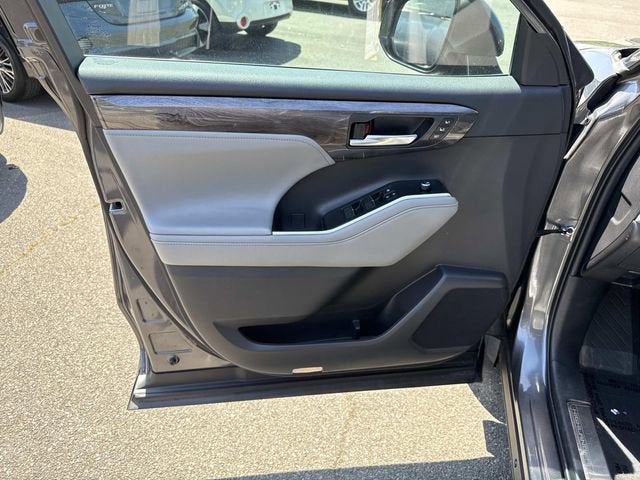 2022 Toyota Highlander Platinum