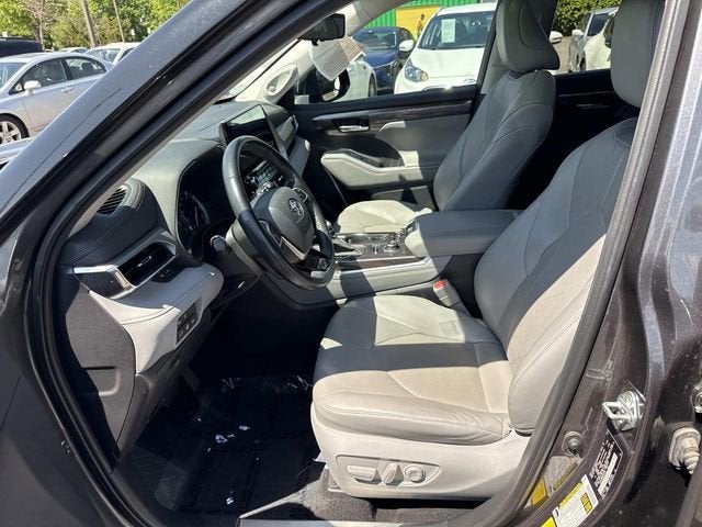 2022 Toyota Highlander Platinum