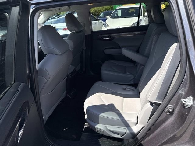 2022 Toyota Highlander Platinum
