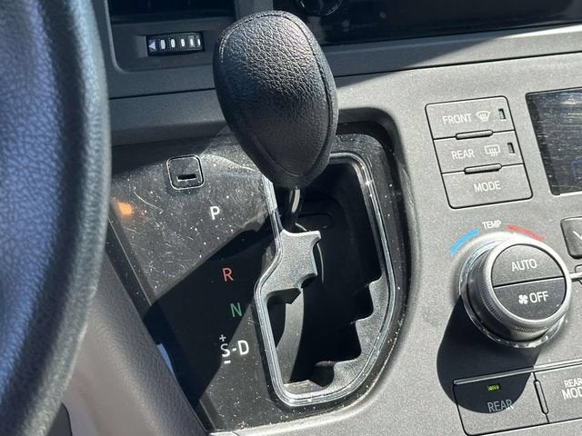 2015 Toyota Sienna LE