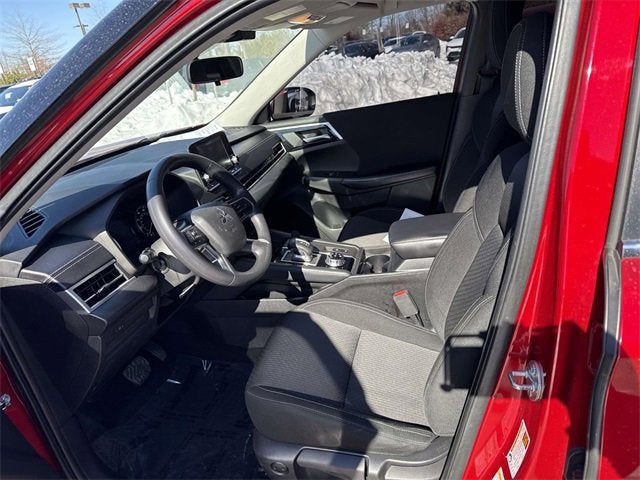 2022 Mitsubishi Outlander ES