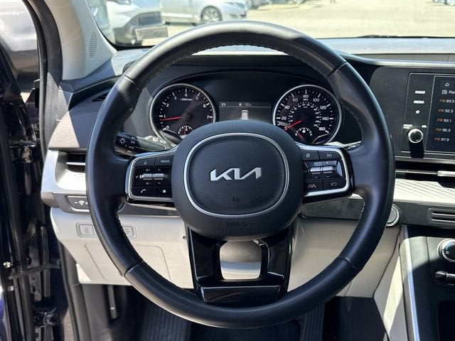 2024 Kia Carnival LX
