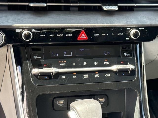 2024 Kia Carnival EX