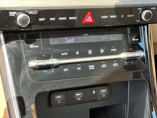 2024 Kia Carnival EX
