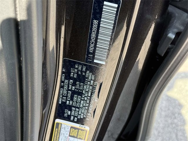 2024 Kia Carnival EX