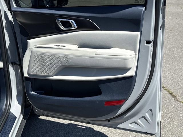 2025 Kia Carnival SX