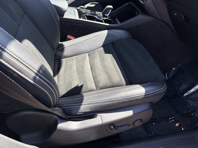 2020 Volvo XC40 R-Design